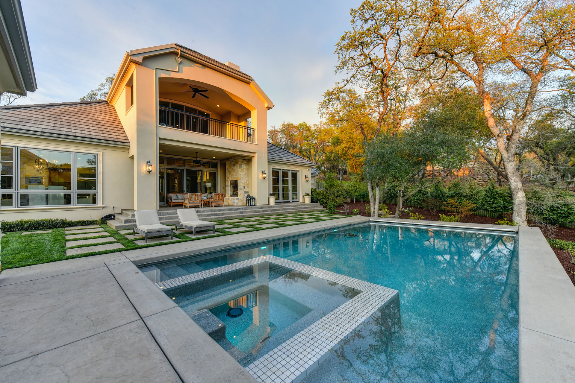 ویلا با استخر چهارفصل در الهیه